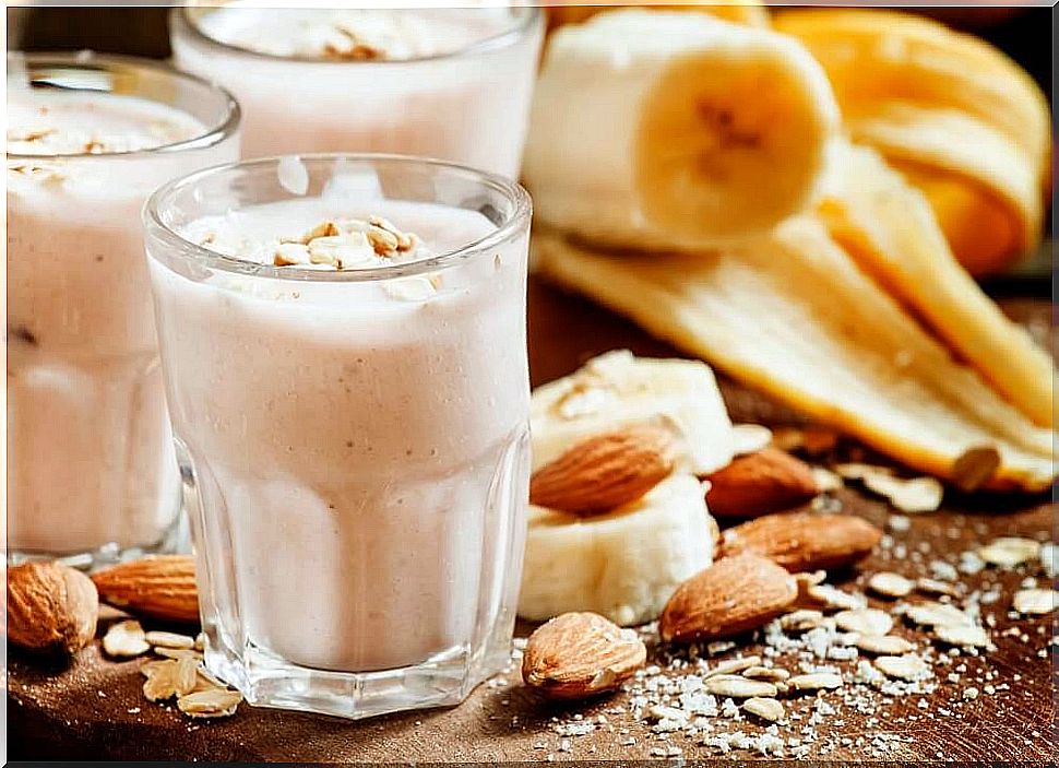 Banana-and-almond-smoothie