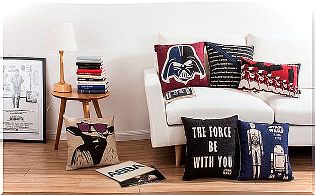 There are different home decorations for movie lovers.