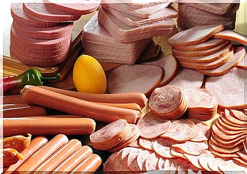 Sausages and other foods to avoid if you suffer from gastritis