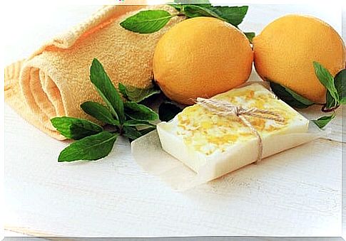 Glycerin, lemon and mint soap for oily skin