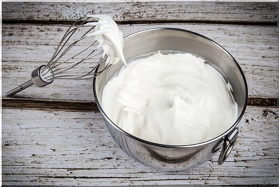 Preparation of the meringue.