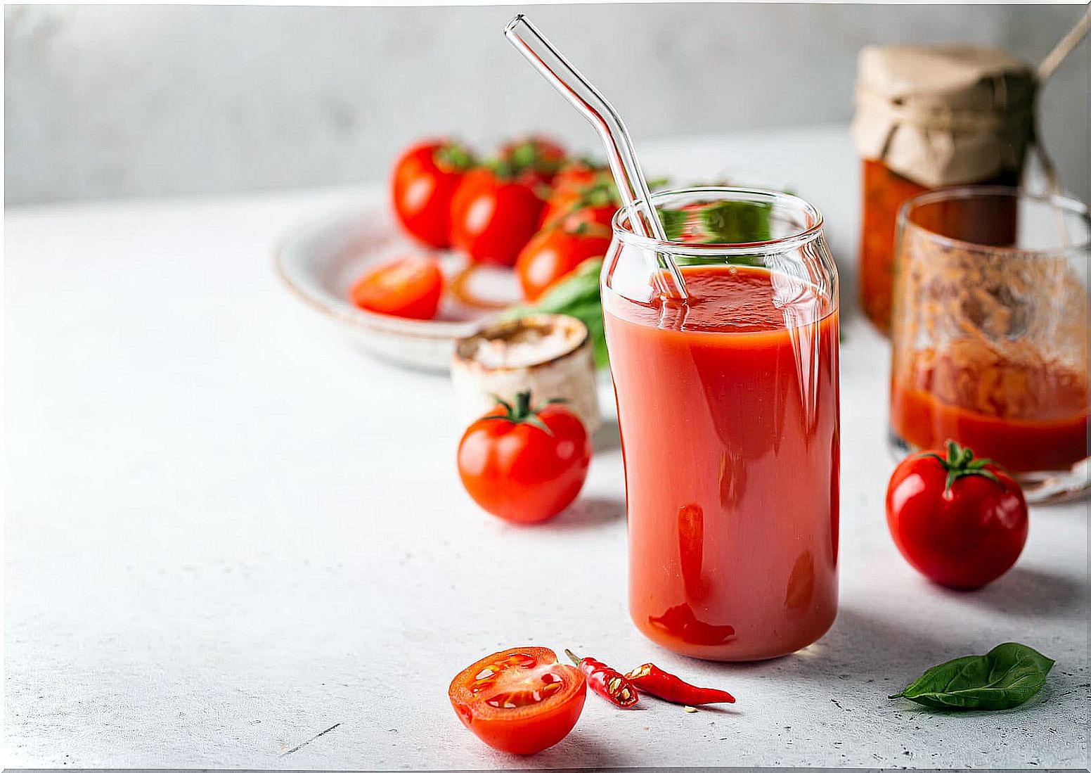 It is advisable to drink natural tomato juice.