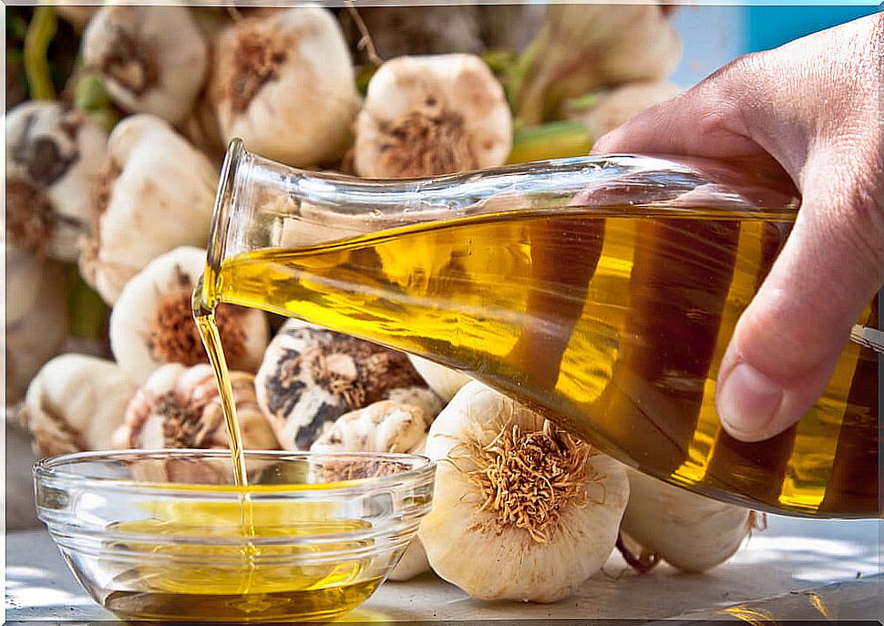 Garlic with olive oil