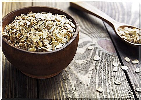 Foods that help control cholesterol: oatmeal