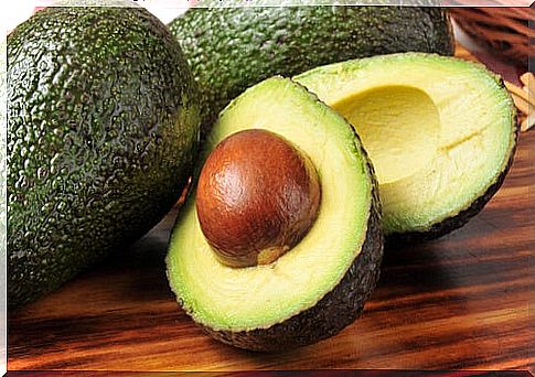 Foods that help control cholesterol: avocado