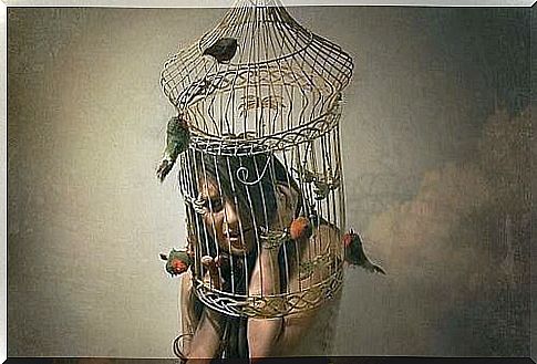 woman-with-cage-on-head